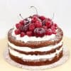 tarta con bizcochos desnudos rellenos de buttercream, adornada con frutas naturales