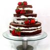 tarta desnuda de 3 pisos decorada con fresas