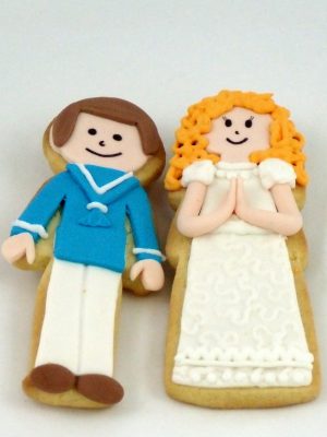 galletas con forma de niño y niña con vestidos de comunión