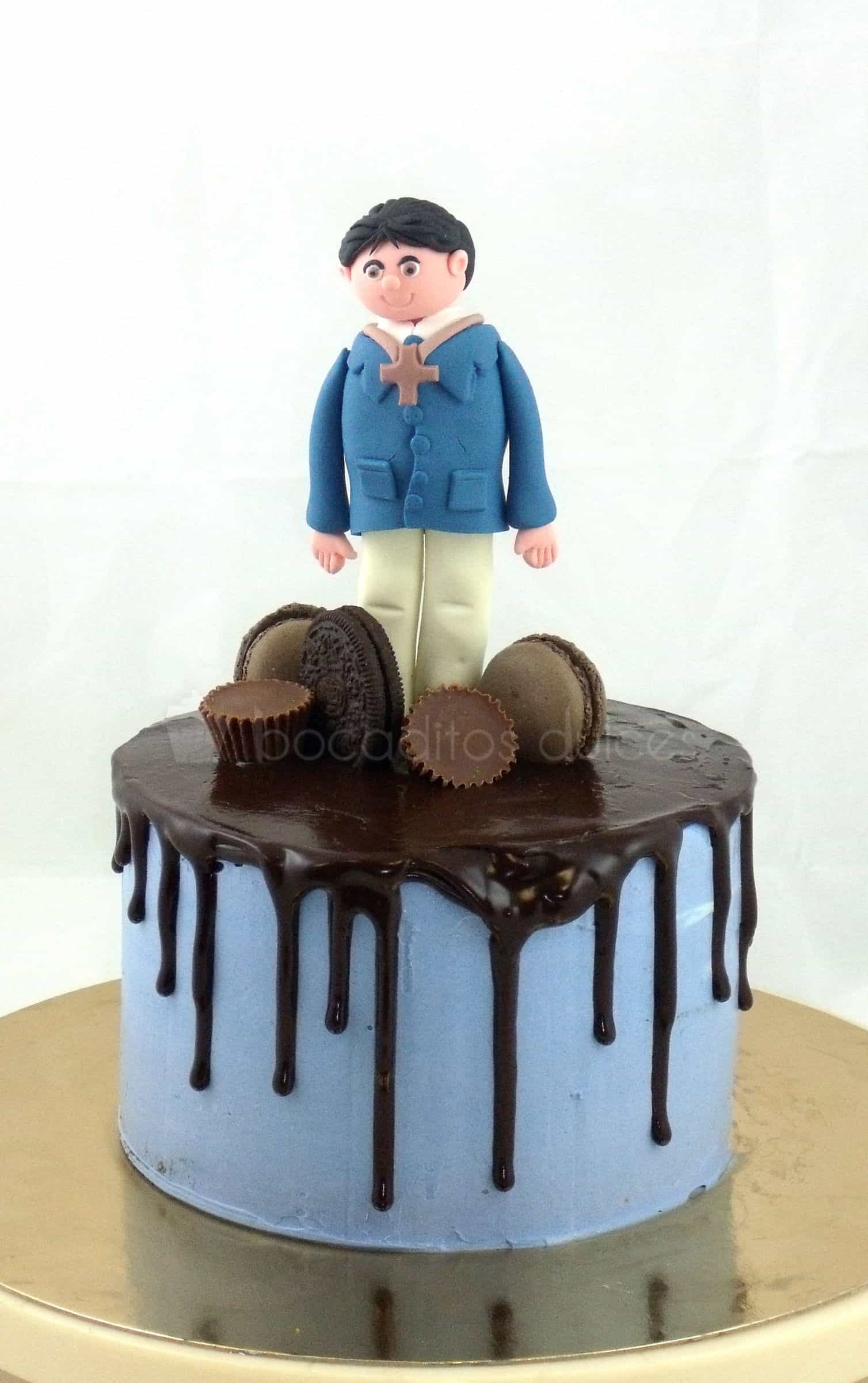Drip cake con figura modelada – Bocaditos Dulces