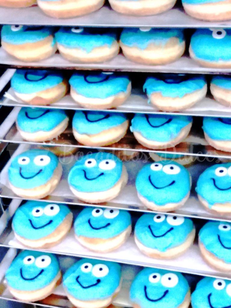 donuts personalizados con cara azul
