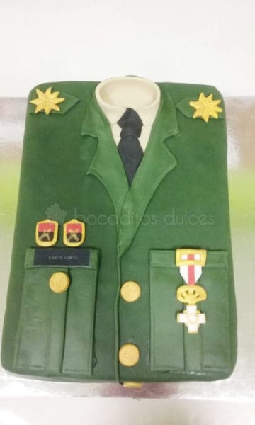 tarta chaqueta militar con galones