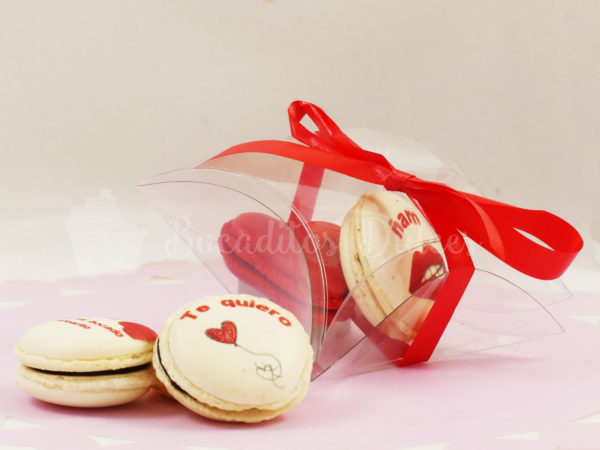 estuche transparente con 2 macarons personalizados de San Valentín
