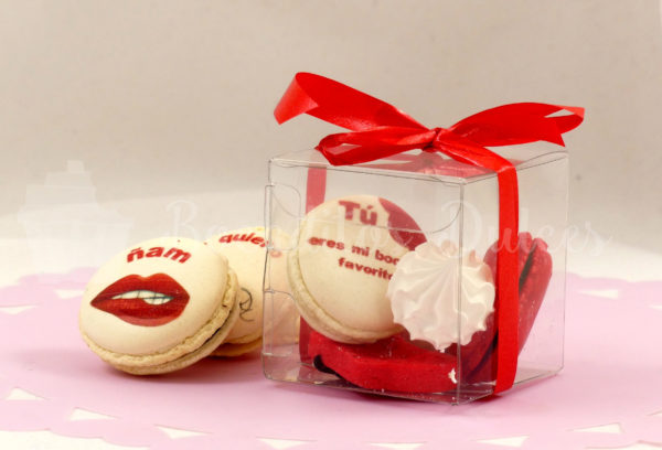 cajita transparente con dulces personalizados de San Valentín