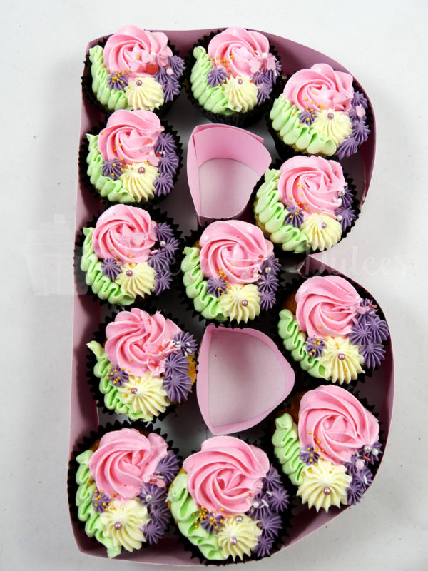 tarta letras y números de cupcakes