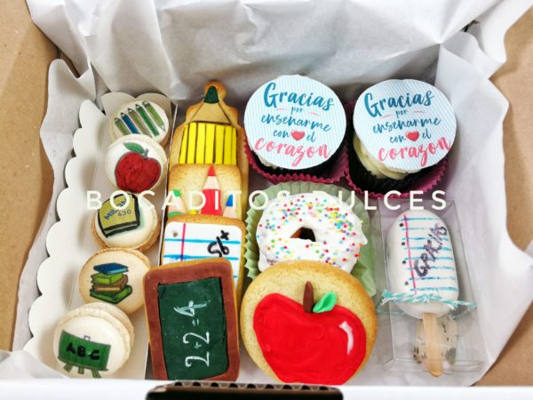 pack de dulces personalizados para hacer un detalles a los maestros de colegio o estudiantes