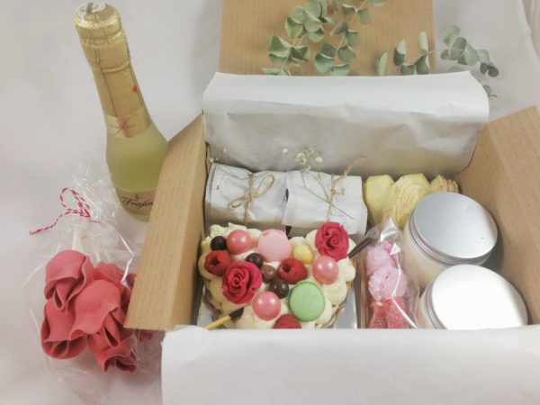 caja de dulces artesanos para regalar en san valentin