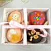 caja transparente con 4 macapops (macarons con palo y cobertura de chocolate)