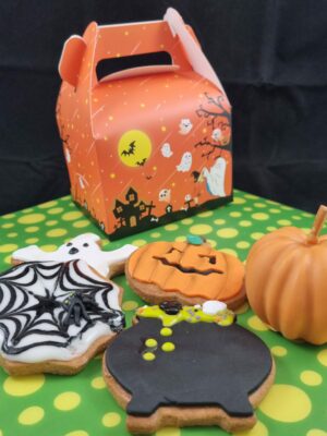 cajita de galletas y piñata de halloween
