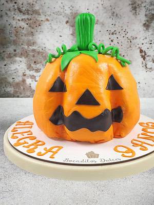 tarta con forma de calabaza y sopresa en su interior