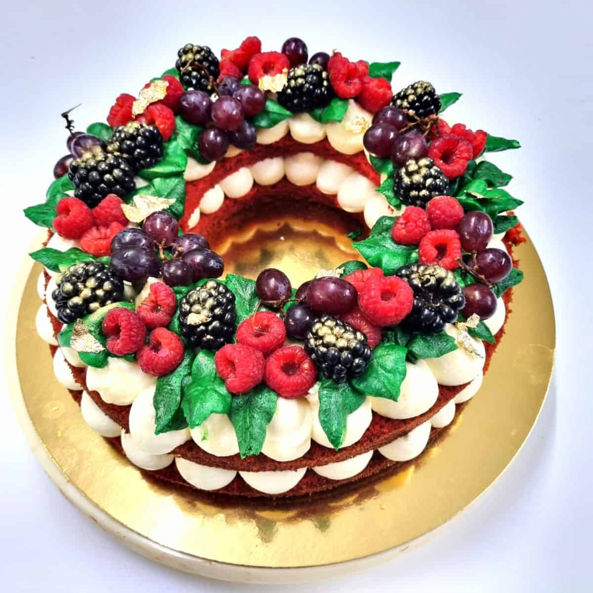 tarta con forma de corona de Navidad