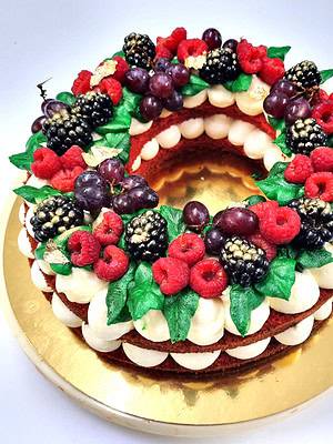 tarta con forma de corona de Navidad