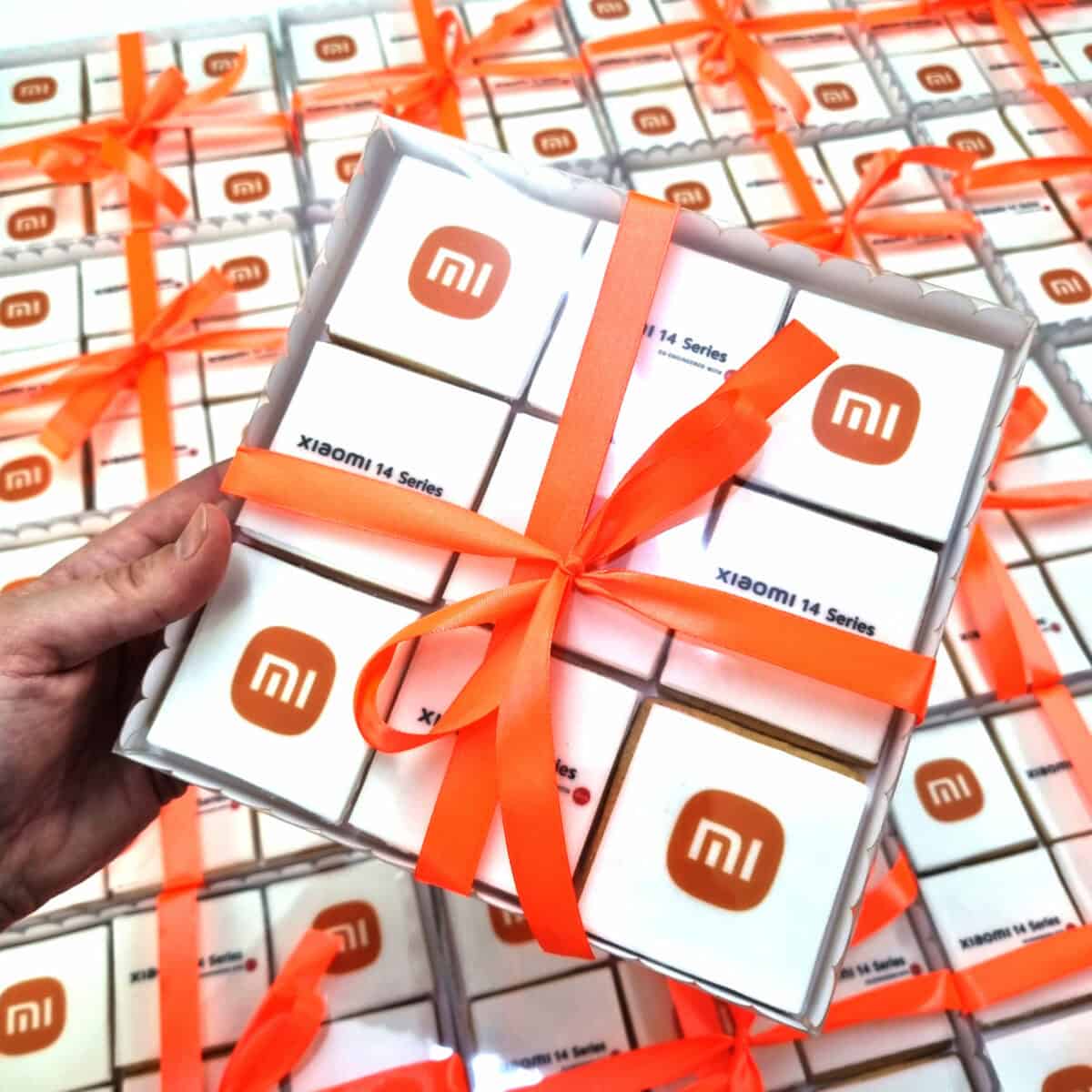 caja de galletas con logo xiaomi