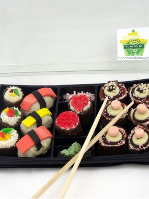 bandeja variada de sushi dulce con 14 piezas aproximadamente