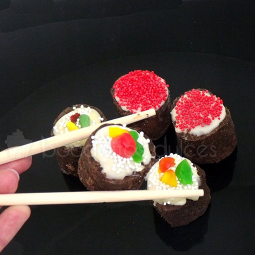 makis dulces de galleta y chocolate decorados con gominolas