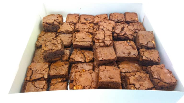 Bizcocho de chocolate con trocitos de nueces