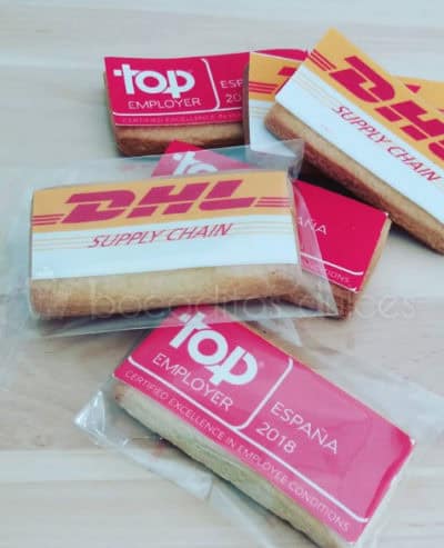 galletas decoradas con papel de azúcar para evento de DHL