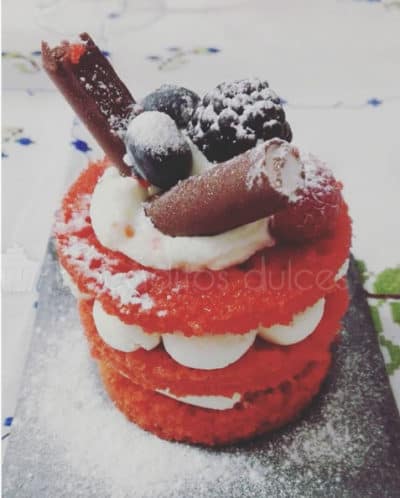 tarta individual red velvet para desayuno de empresa