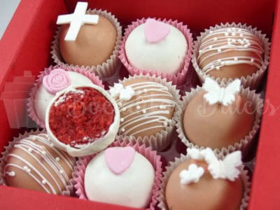 cajita de cake balls en tonos rosas