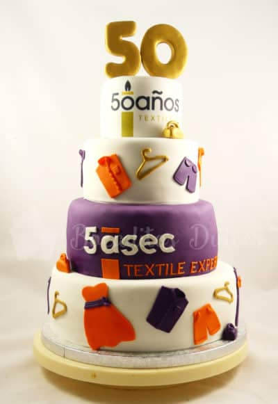 tarta de varios pisos de fondant para el 50 aniversario de 5 a sec