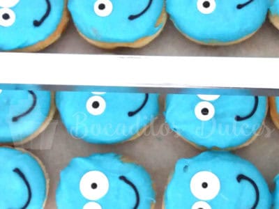 donuts personalizados con cara azul