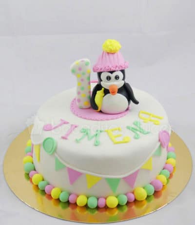 tarta infantil con figura de pingüino
