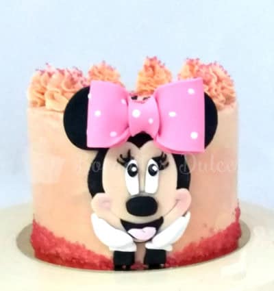 tarta con la cara de minnie en el lateral
