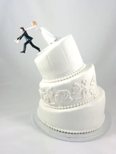 tarta clásica de boda pero con pisos torcidos
