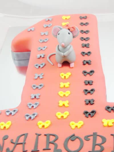 tarta de cumple nº 1 con decoración y figura de ratón